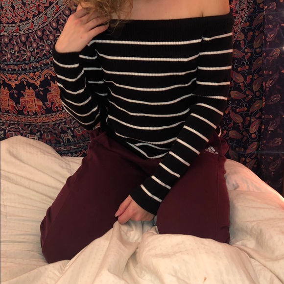 AMERICAN EAGLE OFF THE SHOULDER SWEATER - Picture 2 of 5